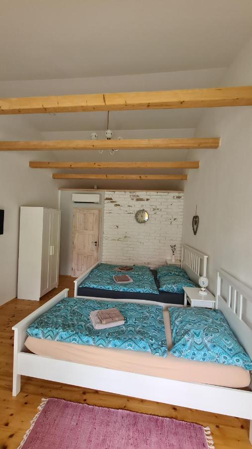 La Bobul Apartments Drnholec Eksteriør billede