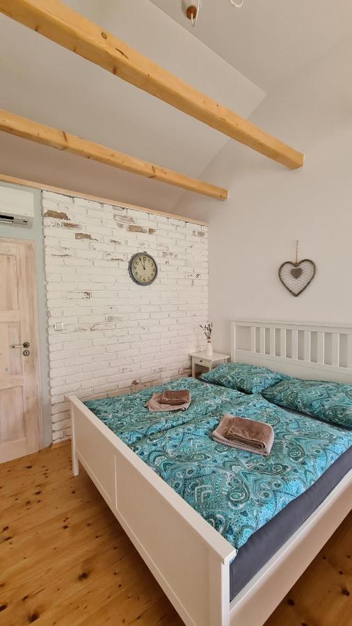 La Bobul Apartments Drnholec Eksteriør billede