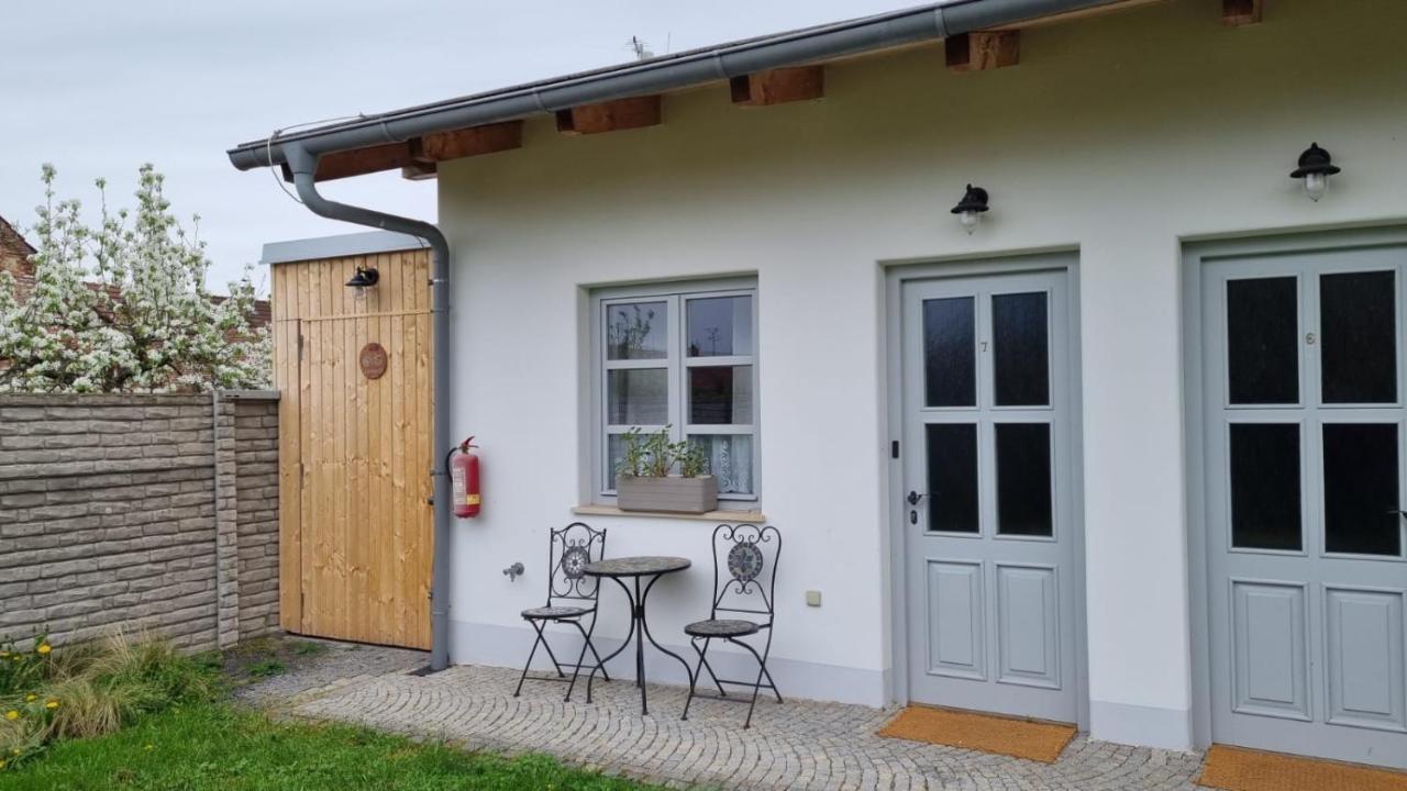 La Bobul Apartments Drnholec Eksteriør billede